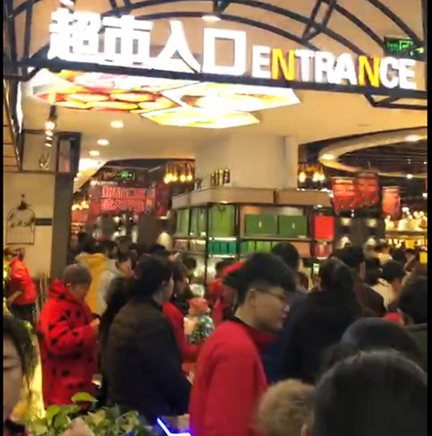 新蔡金博大超市开业人流爆棚，选w88win中文手机版货架厂不负信任