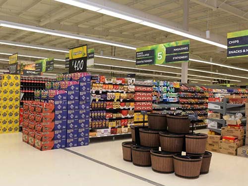 如何处理超市货架上的商品摆放和整理